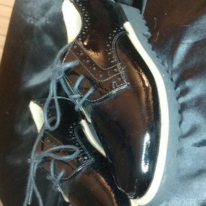 Patent leather Oxford dress shoes